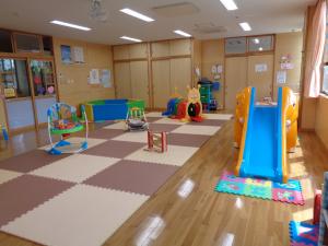 りょうつ子育て支援センター遊び場写真１