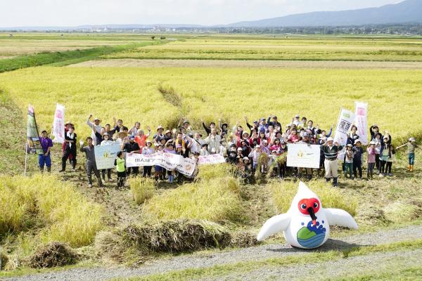 R3田んぼアート稲刈りイベント　集合写真