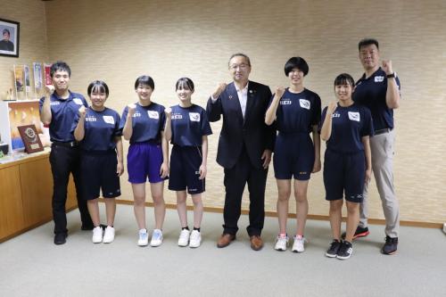 表敬訪問（中学生女子バレークラブ）