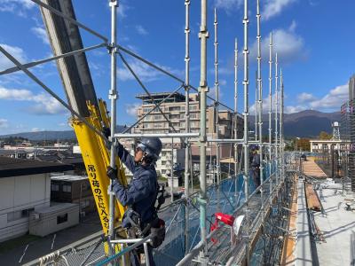 新庁舎建設工事写真：職人技：足場工01