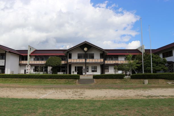 両津吉井小学校体育館