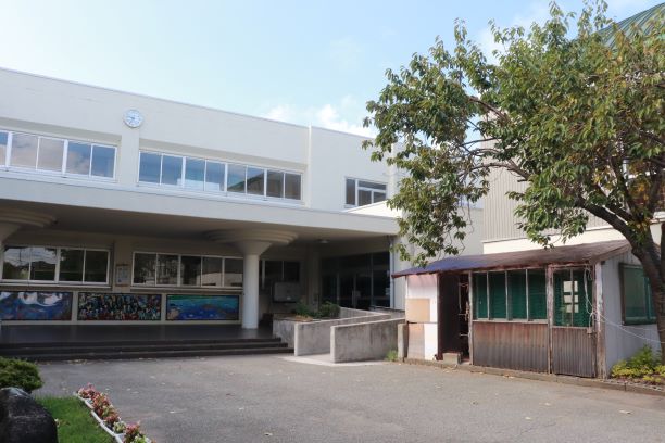 七浦小学校体育館