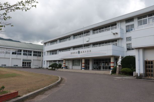 金泉小学校体育館