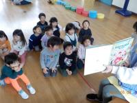 読み聞かせ風景