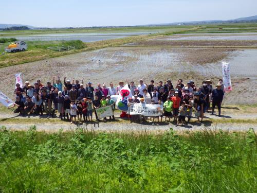 R6田んぼアート田植えイベント集合写真