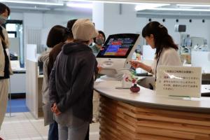 １階窓口案内システム　発券機