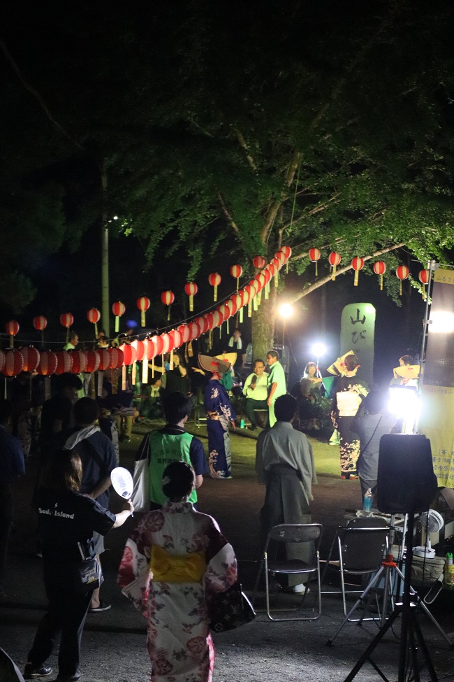 イベント会場（夜）