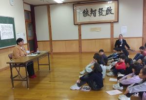 小学校での講演会の様子