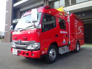 小型動力ポンプ付水槽車の写真