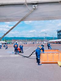 青空の下ポンプ操法写真③
