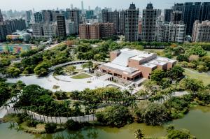 高雄市立美術館