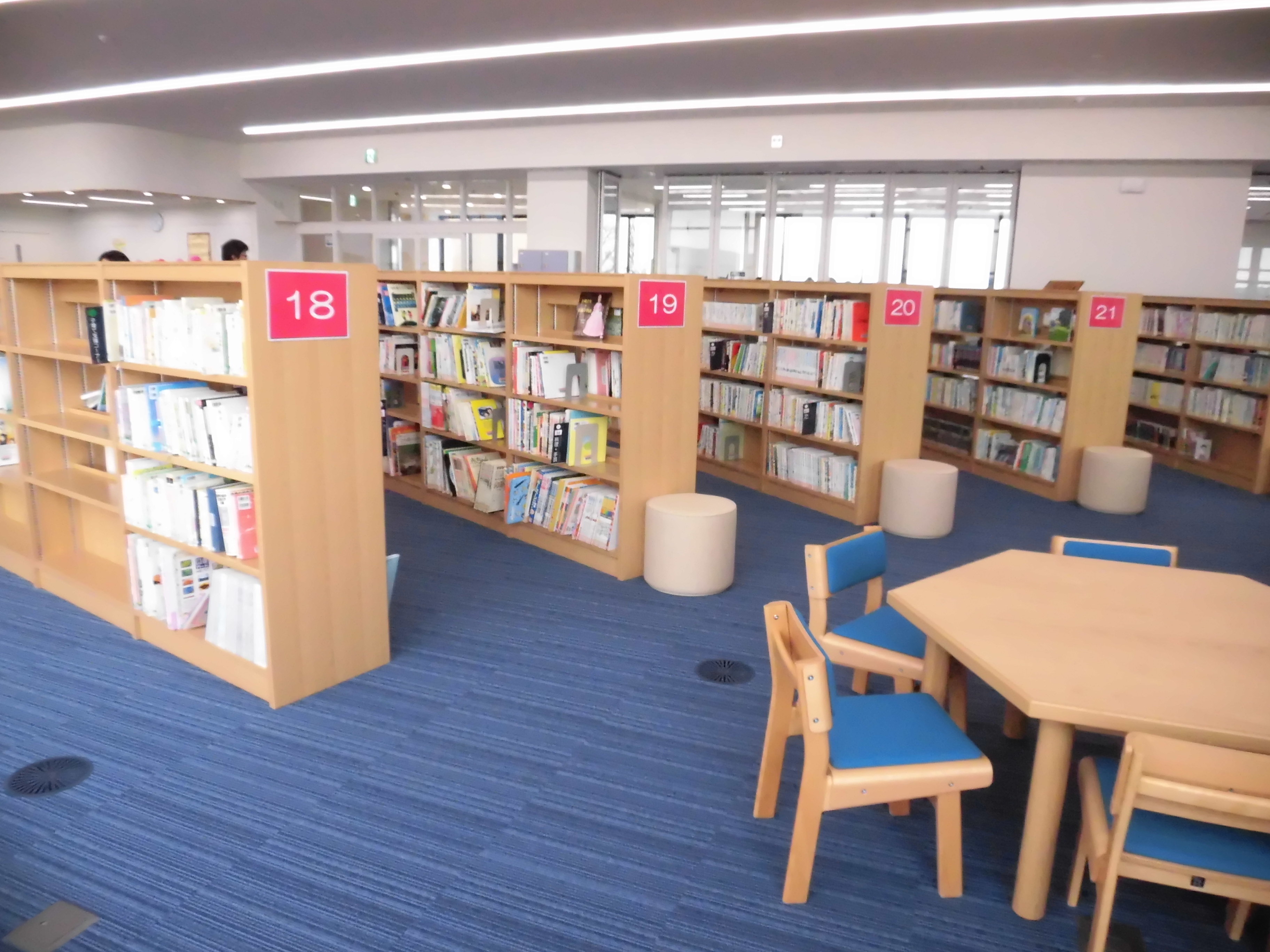 佐渡市立両津図書館の画像