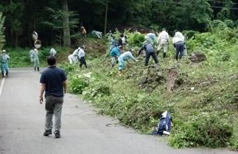 笹川集落の草刈り等のボランティア活動の様子