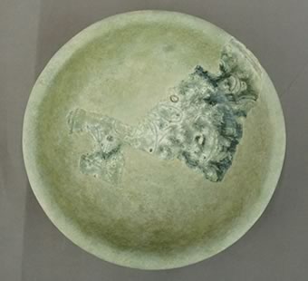 瀬戸・美濃焼　緑釉線彫文皿（保存修理前）の画像2