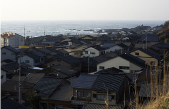 相川の町（遠景）