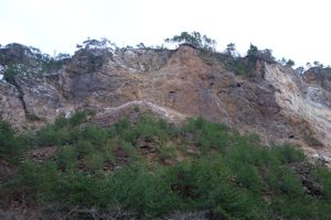 青盤脈採掘跡遠景​の画像