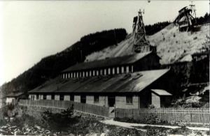 昭和初期の間ノ山搗鉱場（ゴールデン佐渡蔵）​の画像