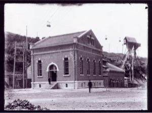 明治41年頃の北沢火力発電所発電機室棟​の画像
