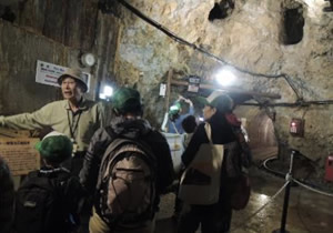 世界遺産普及啓発・情報発信事業:親子で佐渡金銀山の現地学習(道遊坑)の画像