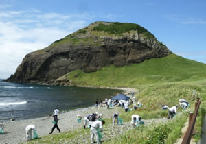 不法投棄対策事業：佐渡を美しくする会「一日美化デー」の画像