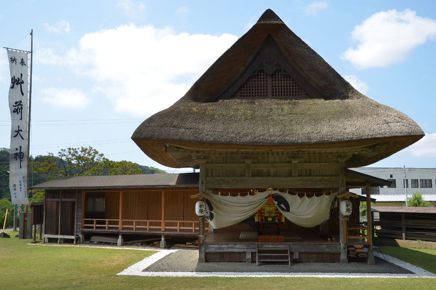 佐渡草苅神社能舞台の画像