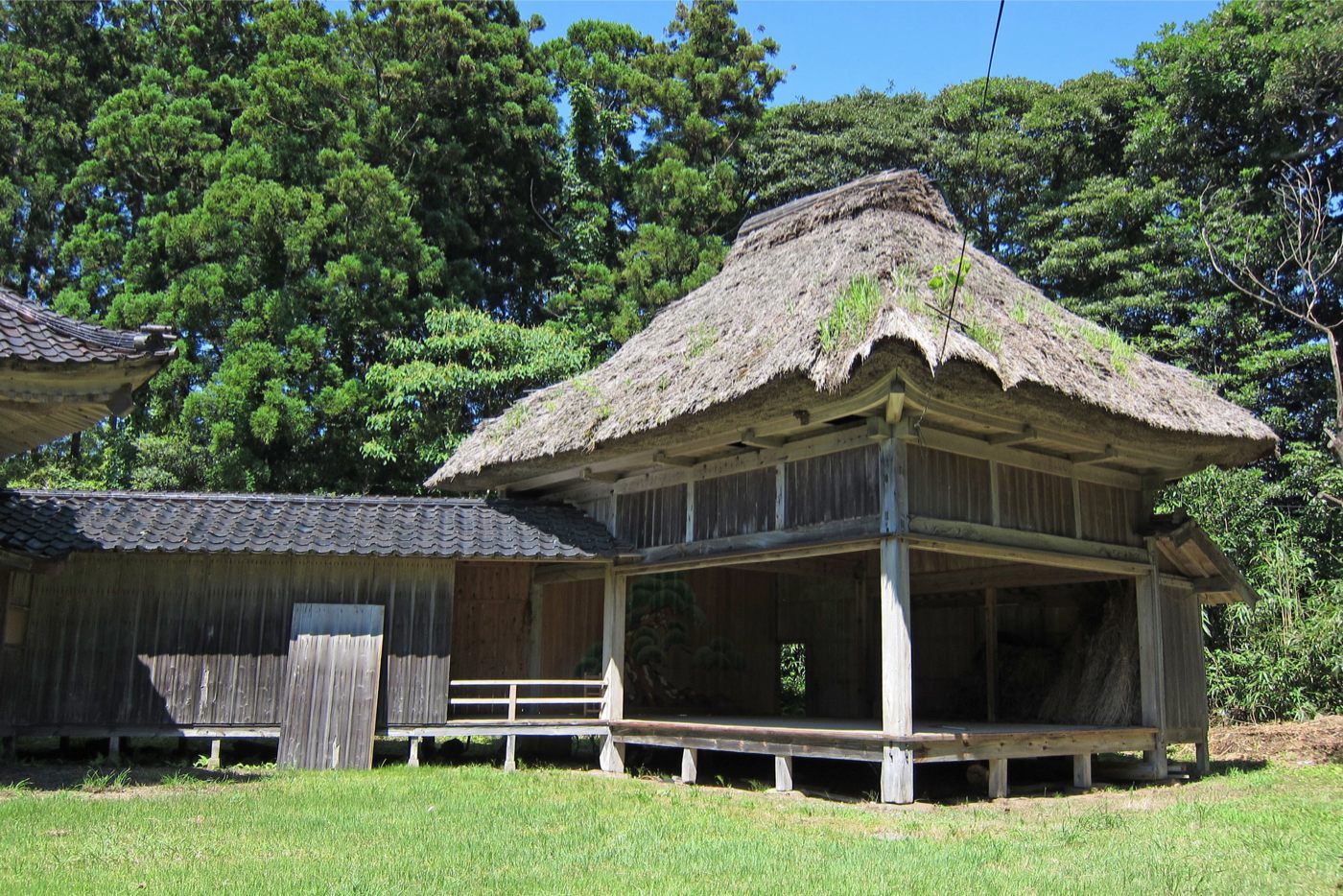 小泊白山神社能舞台の画像