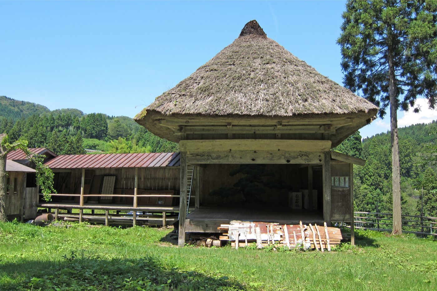 大崎白山神社能舞台の画像