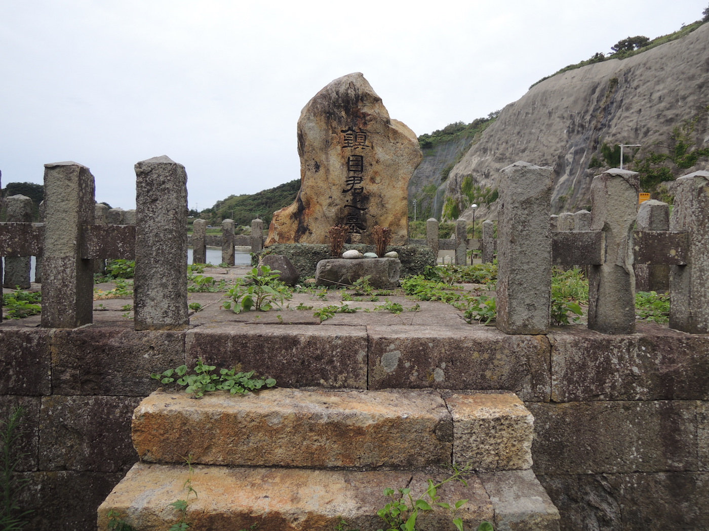 相川鉱山遺跡鎮目市左エ門墓地の画像