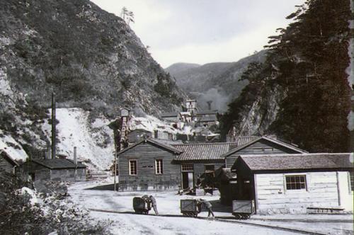 大立竪坑捲揚室（複胴式巻上機）