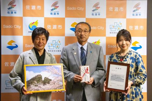 田村優子様から寄附金贈呈